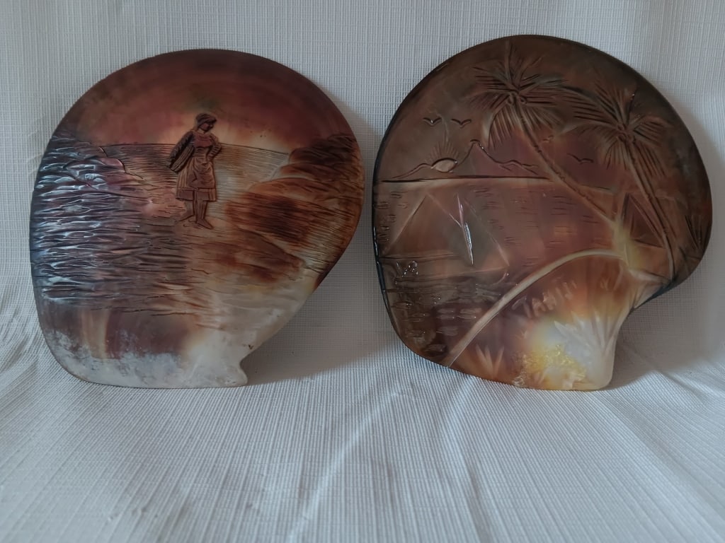 Pair of Hand Carved Carved Mother-of-Pearl Displa (1 of 6)