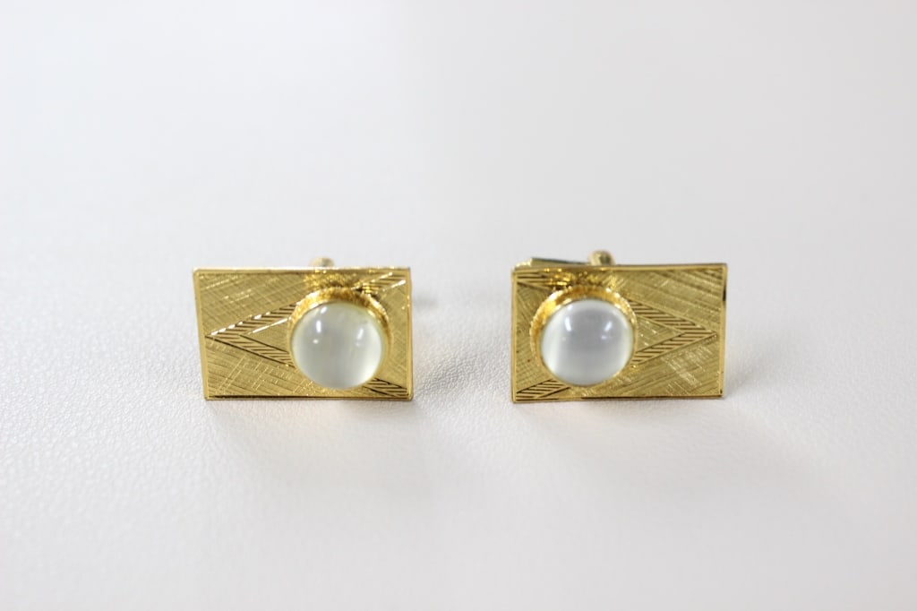 Pair of Vintage Yellow Color Cufflinks (1 of 6)
