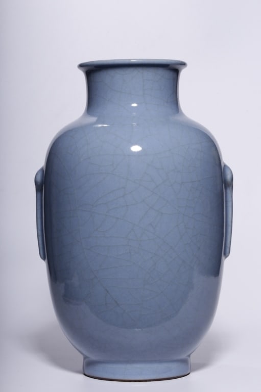 Chinese porcelain Celadon-glazed "hu" Form Vase (1 of 8)