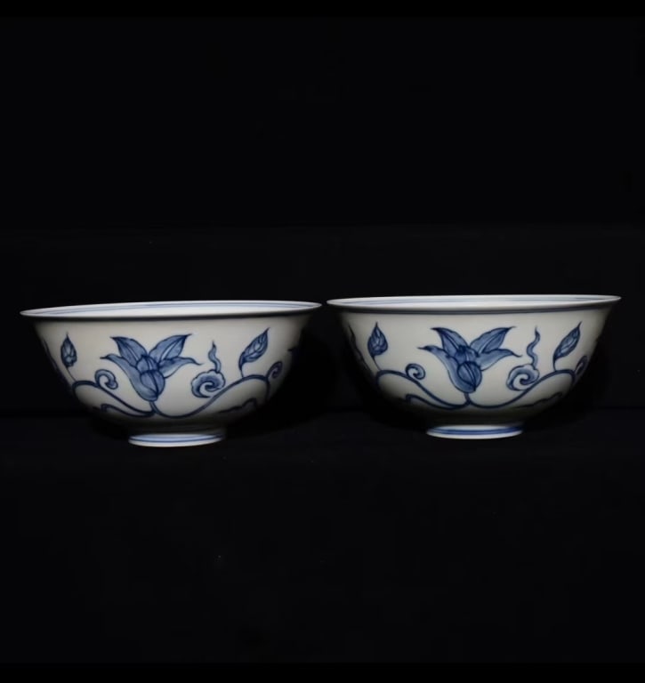 Chinese blue and white porcelain"palace"Bowl,Pair (1 of 7)