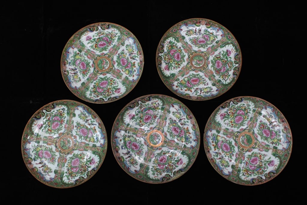 Chinese Rose Medallion Porcelain Plates Set (1 of 8)