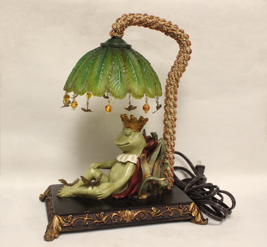 Sleeping Frog King Fairytale Desk Table Lamp (1 of 12)
