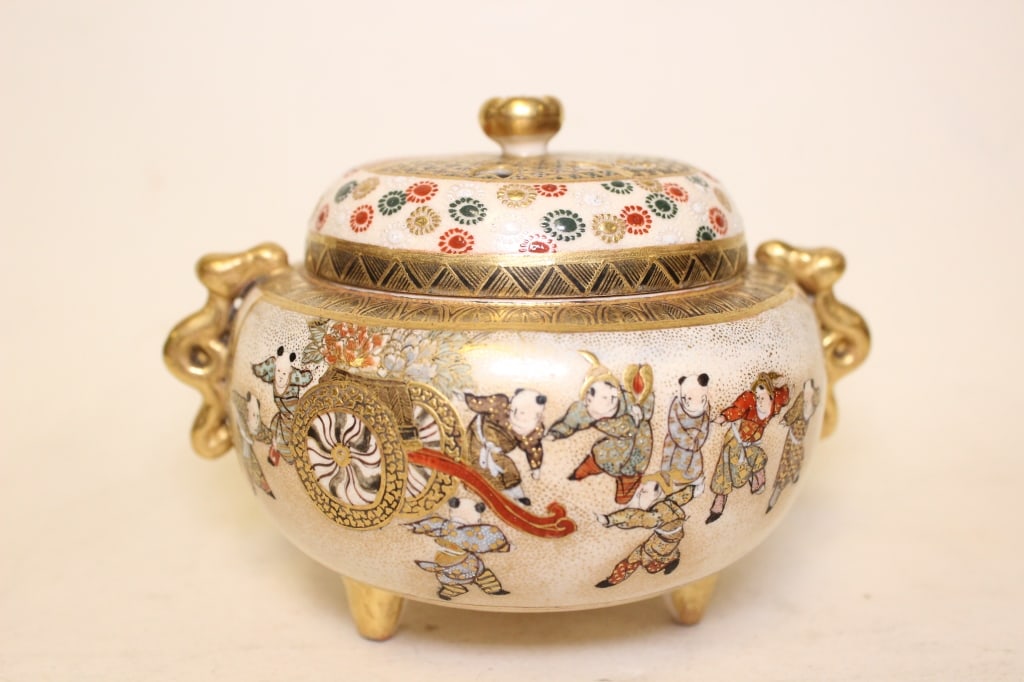 Fine Japanese Satsuma Footed Incense Burner (1 of 6)