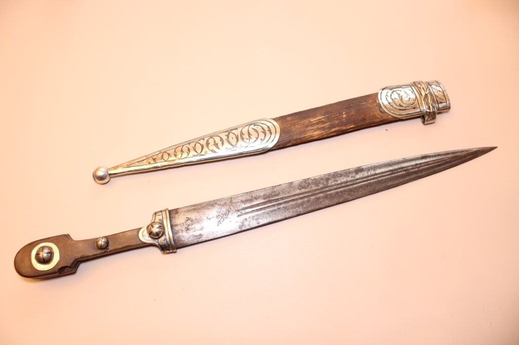 Antique Caucasian kindjal Dagger (1 of 14)