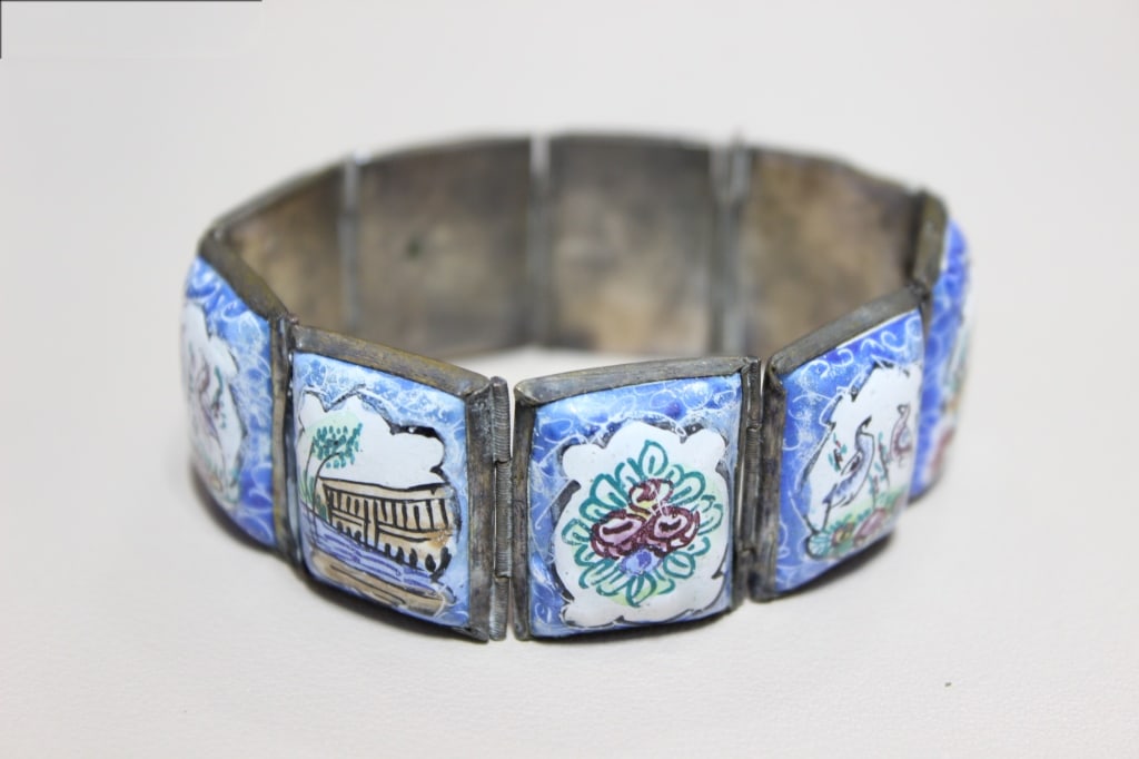 Vintage Persian Hand-painted Enamel Panel Bracelet: vintage Chinese export bracelet featuring silver filigree work, multi-colored enamel, and a central carved amber. It is a style often referred to as "Peking style" jewelry. Dimension: 3.5cm x7cm .