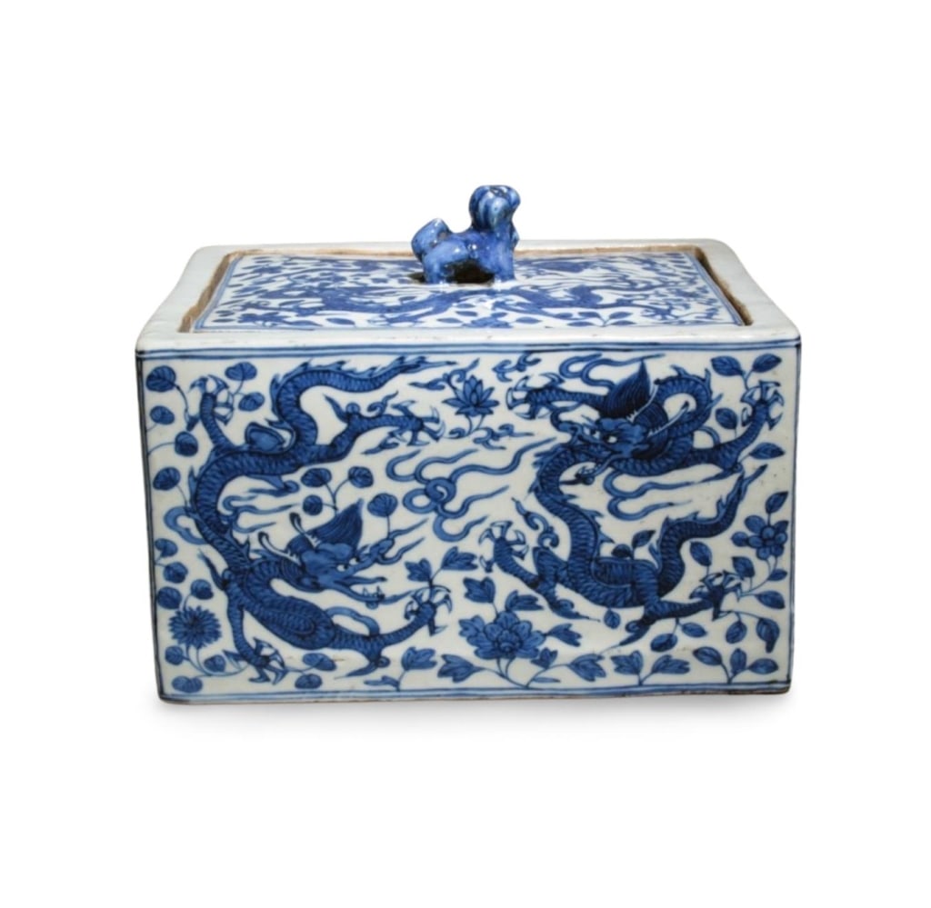 A Chinese Blue and White Container with Lid,Mark: A Chinese Blue and White Container with Lid,Mark Dimension: 7.25" x 6" x 4".