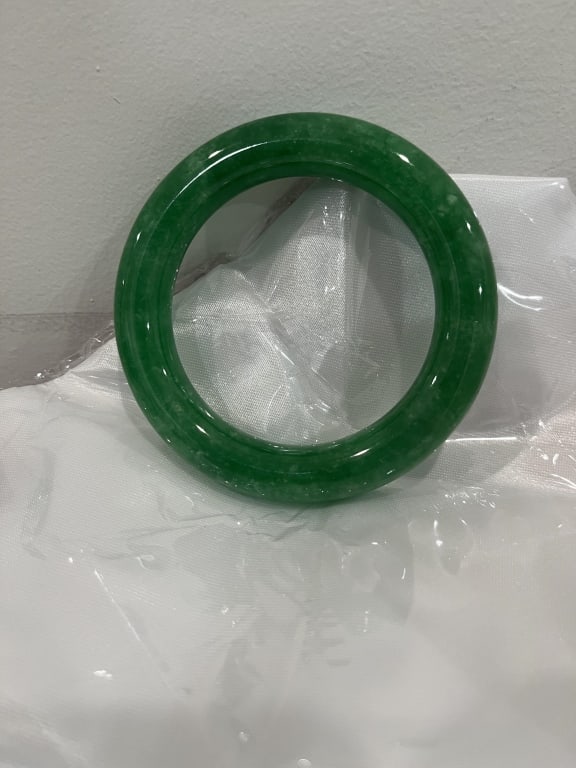 Chinese Green Bangle (1 of 2)