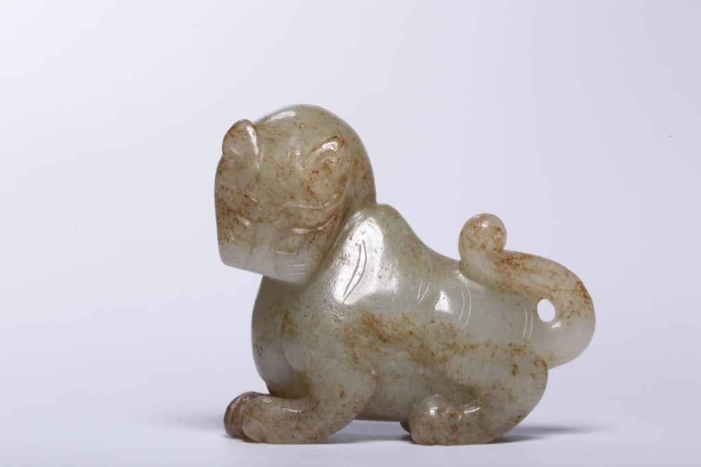 Chinese carved jade "Auspicious Beast": Dimension: 4.2cm H x 5.2cm L x 2cm. ,weight is 44gram. This recumbent creature is a mythical auspicious beast.