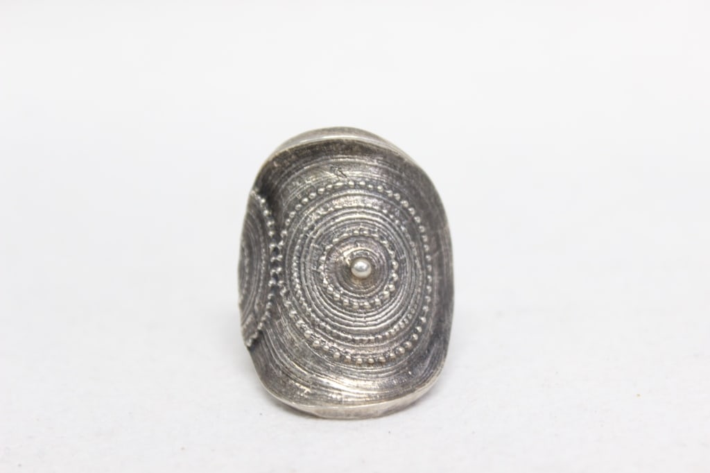 Vintage Finnish "Chic" silver Ring: a vintage "Chic" silver ring, designed by the renowned Finnish artist Jorma Laine for Turun Hopea in the late 1960s or 1970s. The ring features a distinctive brutalist/modernist style with a textured,
