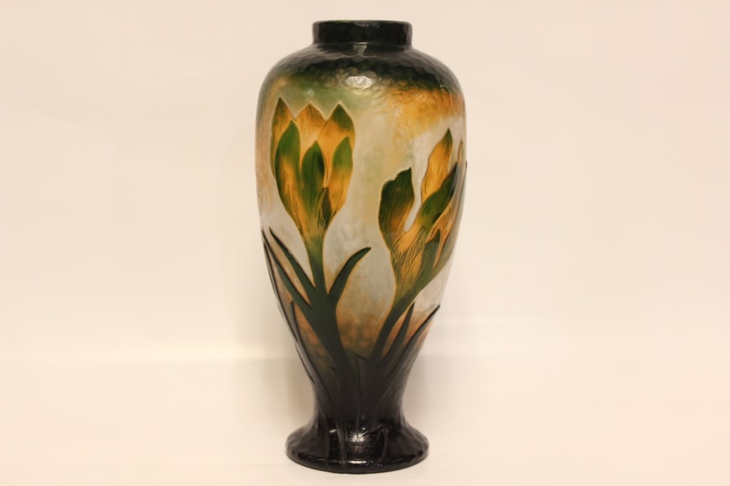 Art-Nouveau Flower Martelé Vase by Daum Nancy: 7 1/4" L