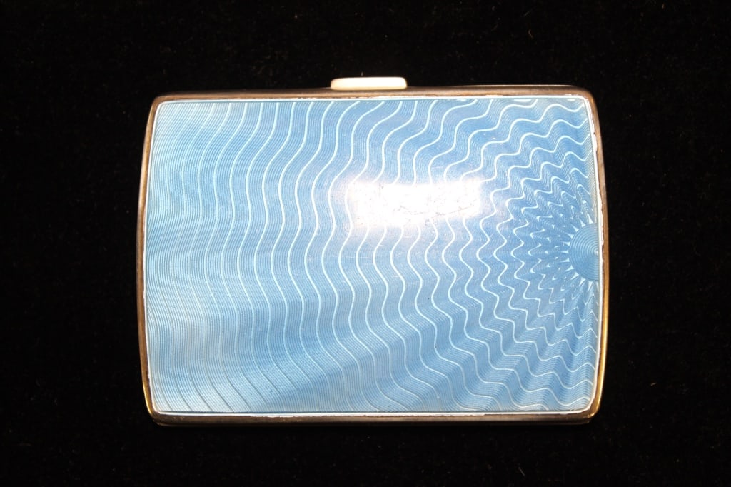 English Silver Enamel Blue Box,4 Tiny Hallmarks In: GORGEOUS ANTIQUE SEMI NUDE ROYAL VIENNA PORTRAIT PLATE. likely dating to the late 19th or early 20th century. The central image depicts a female portrait often identified as "Erbluth" (meaning "blosso