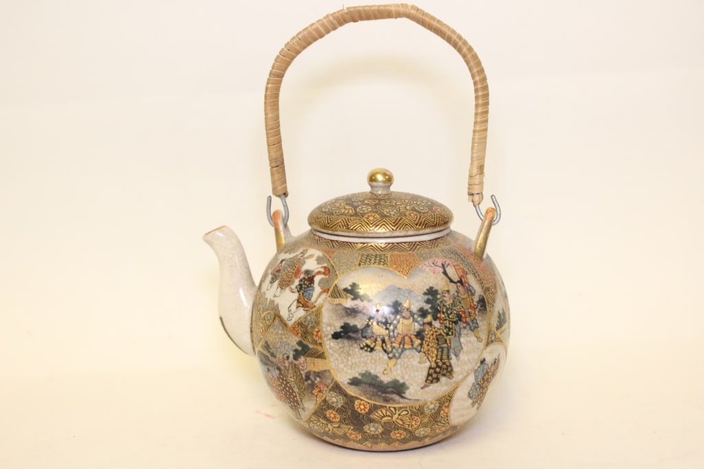 Antique Japanese Satsuma Teapot,Mark: Antique Japanese Satsuma Teapot,Mark Dimension: 4 1/4" W