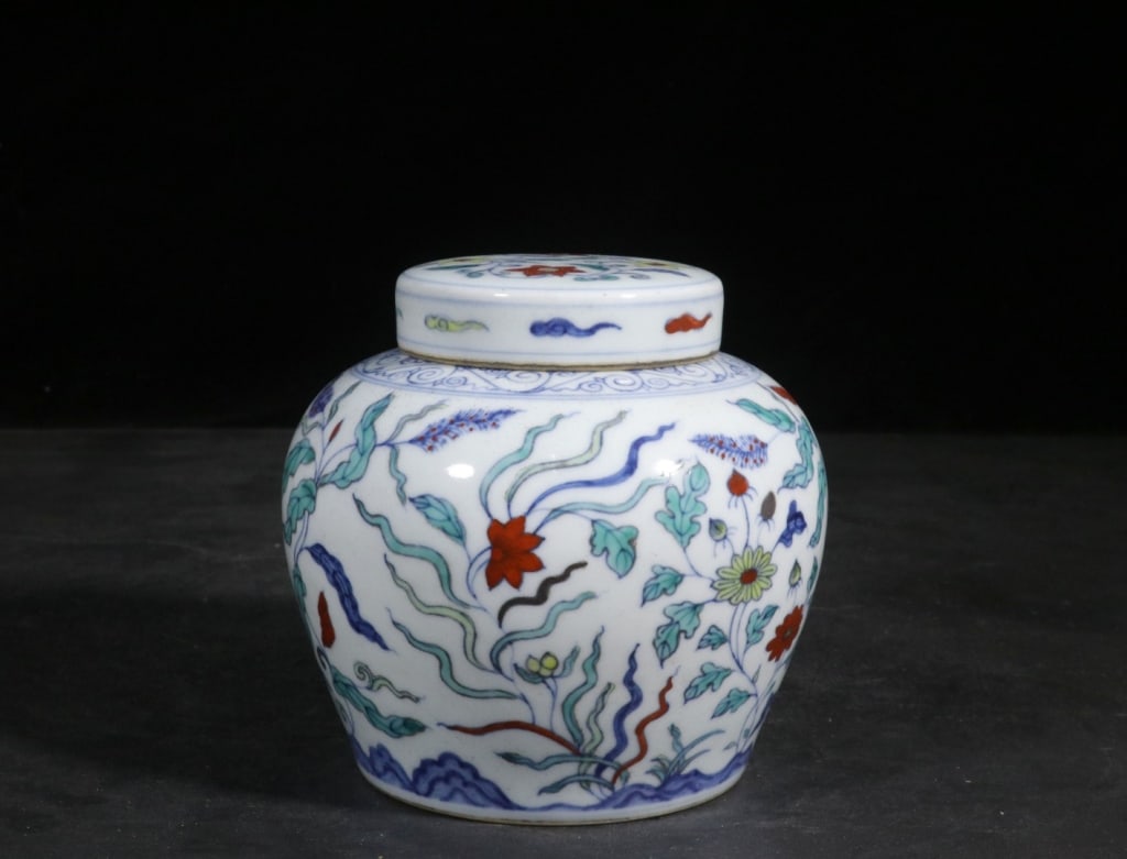 Chinese Hand-Paint Doucai porcelain covered jar: Dimension: 13.6CM H X 15CM