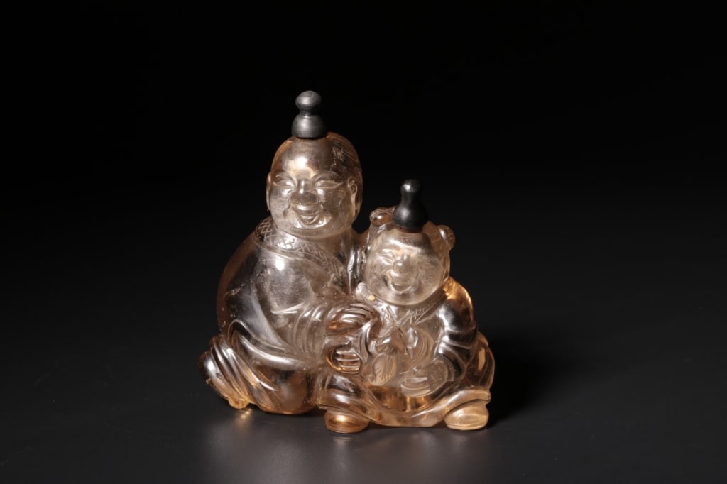 Chinese rock crystal Snuff Bottle: Dimension: 7cm H x 6.5 cm x 3.2cm ,weight is 106.3gram. The carving depicts two figures,"The Two Immortals of Harmony and Union" (He-He Er Xian), who are popular symbols of a happy marriage and