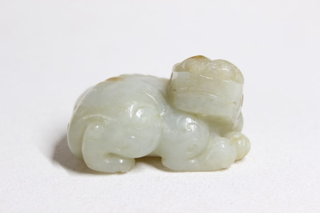 Chinese Carved Jade Figure of a mythical Beast: Chinese Carved Jade Figure of a mythical Beast Dimension:6cm L The figure is carved in a recumbent (crouching) pose with the head slightly turned and the tail sweeping around the hind legs.