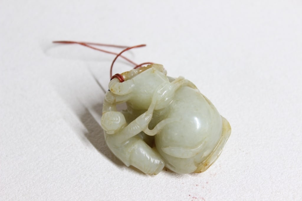 Chinese Jade Carved Boy and Buffalo Toggle: Chinese Jade Carved Boy and Buffalo Toggle Dimension:4.5cm x 4.5cm .