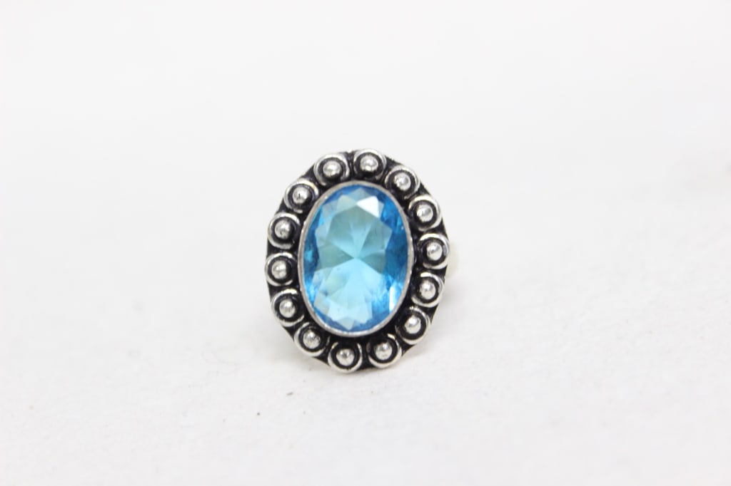 Blue Topaz and sterling silver Ring: It features a faceted oval-cut Swiss blue topaz. This specific shade of topaz is known for its bright, electric blue color.