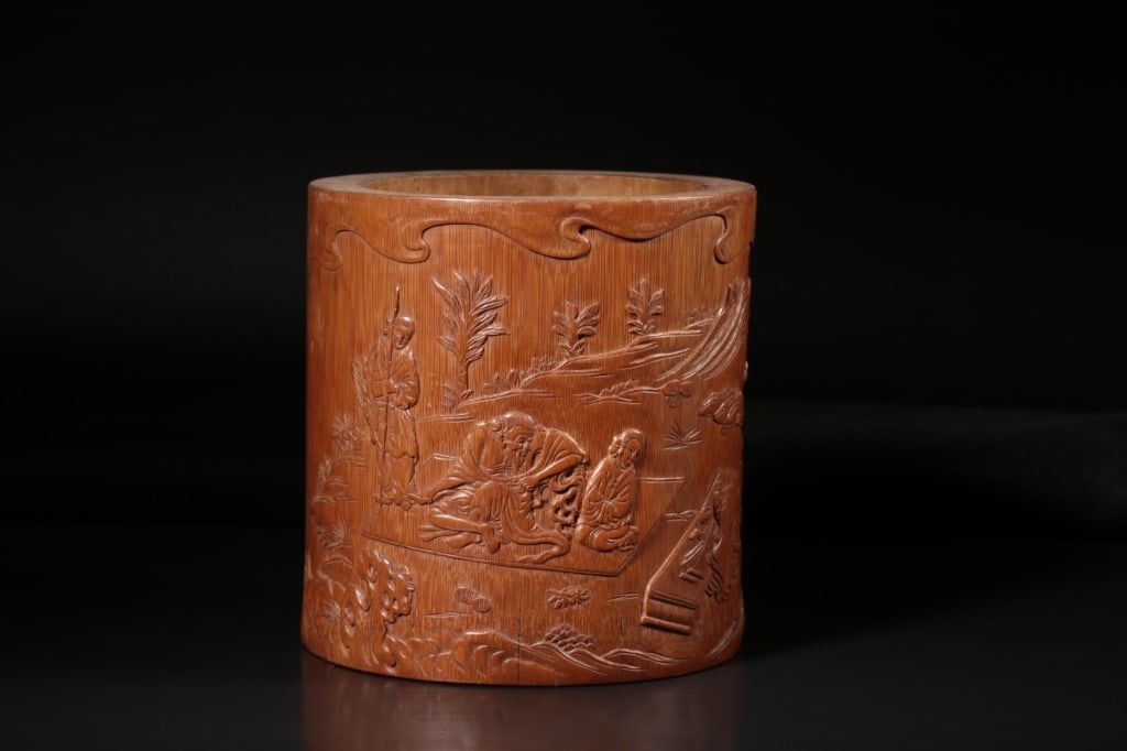 Chinese Carved Bamboo Brush pot: Chinese carved bamboo brush pot Dimension: 13.5cm H x 13cm W,weight is 430gram. The exterior features deep high-relief carving depicting a continuous landscape. This specific scene shows scholars