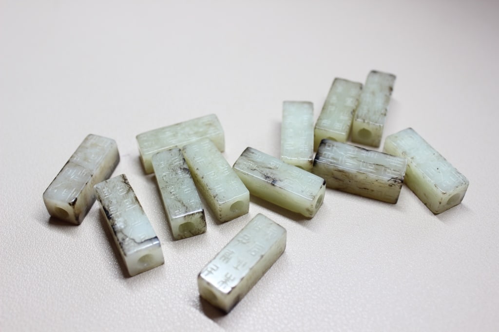 Chinese Hand-carved Rectangular Jade Beads: Chinese Hand-carved Rectangular Jade Beads. Each rectangular pieces are engraved with Chinese characters and symbols. Dimension: 2.2cm L each. Very good 
