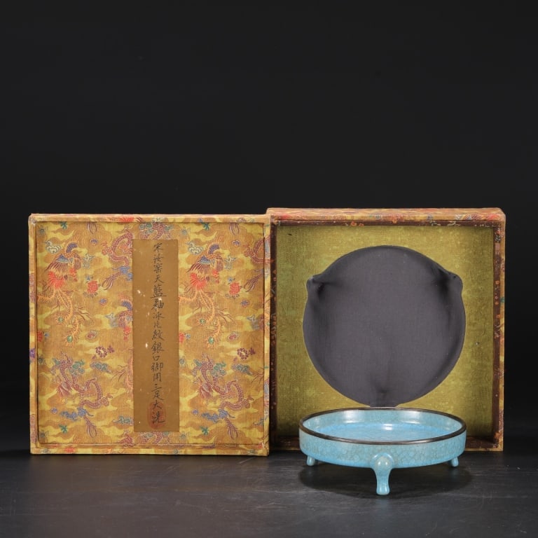 Chinese Ru ware tripod brush washer: Dimension: 6.5cm H x 18.5cm W. A shallow, cylindrical dish supported by three "cloud-plate" feet. The surface is typically covered in a fine network of cracks known as "ice crack".