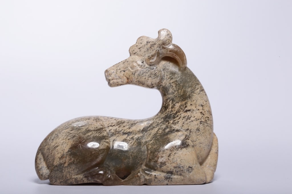 Chinese Archaic Jade Carved a Recumbent Animal (1 of 9)