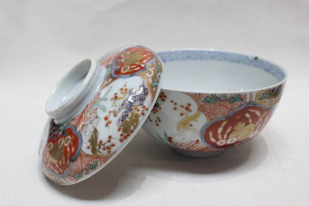 Antique Japanese Imari Porcelain Covered Bowl: Antique Japanese Imari Porcelain Covered Bowl