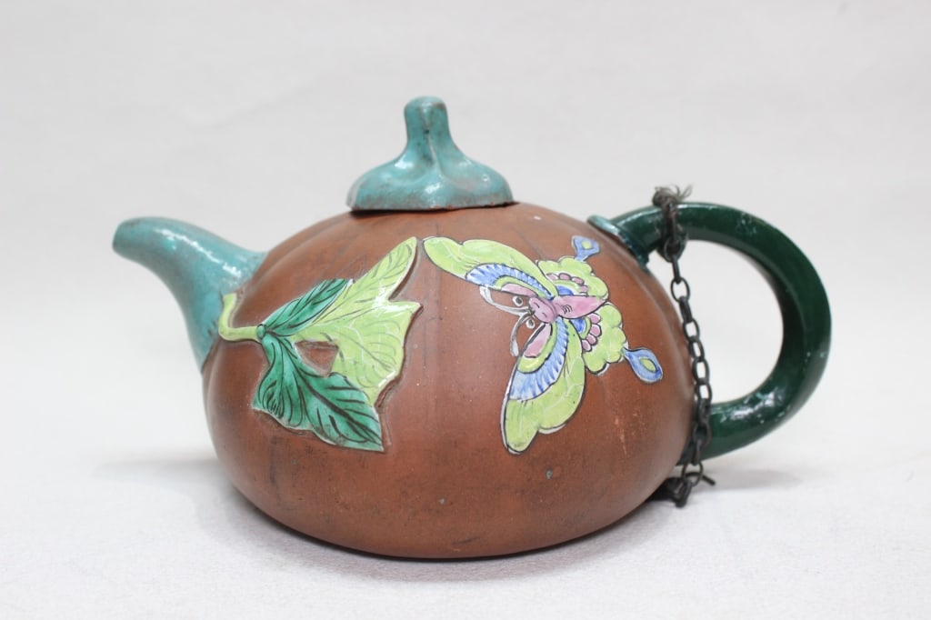 Chinese Yixing Zisha Clay Teapot (1 of 5)