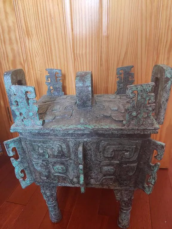 Chinese Footed Ritual Bronze Fangding: Chinese Footed Ritual Bronze Fangding