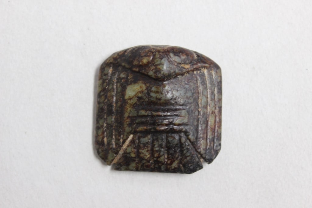 Chinese Jade Carved Eagle pendant: Dimension: 2 1/4"x 2 1/4"