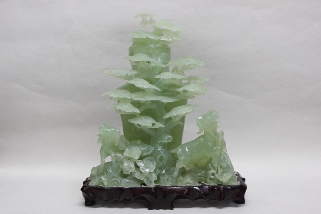 Chinese hand-carved jade sculpture (1 of 6)