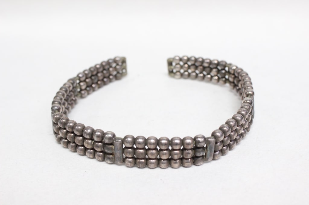 Chunky Antique Victorian Sterling Silver Bracelet: Chunky Antique Victorian Sterling Silver Bracelet. Dimension: 4 3/4"x 4 1/4".