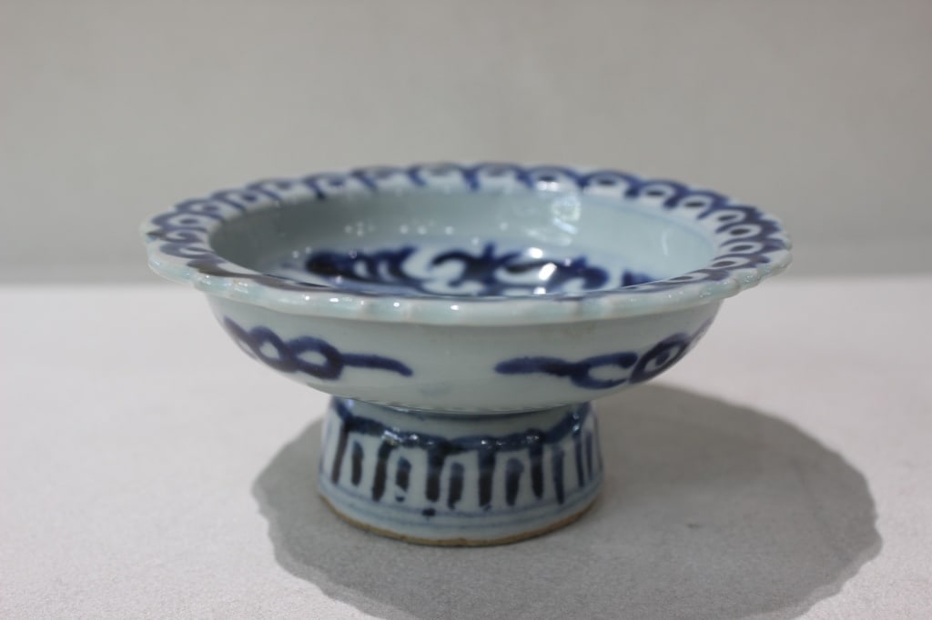 Chinese blue and white porcelain footed Tray: Dimension:5"W. The dish has a distinctive scalloped or lobed edge, adding a sophisticated texture to the traditional circular form. a two-character mark in underglaze blue "Er He".