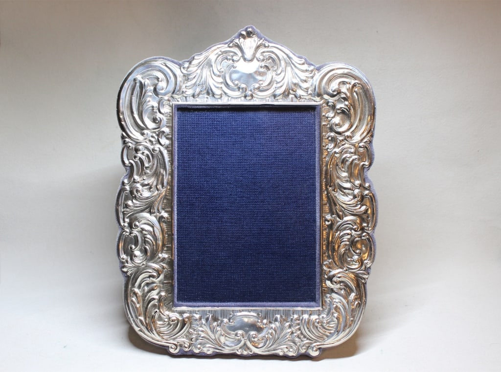Victorian-style Sterling Silver Photo Frame (1 of 8)