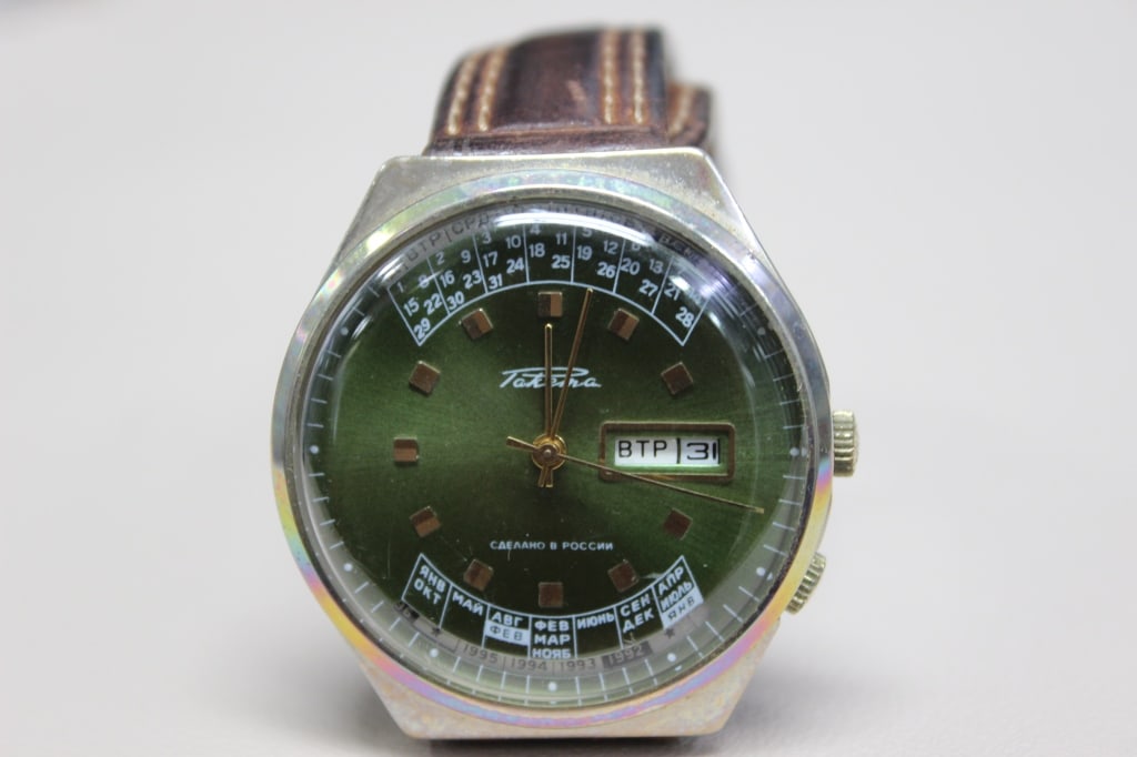 Vintage Raketa Perpetual Calendar Watch: vintage Raketa Perpetual Calendar (often called "Vechnik" or "College"), a classic mechanical wristwatch produced at the Petrodvorets Watch Factory in Russia. It features a unique manual calendar comp