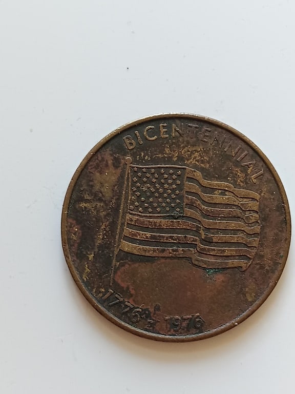 Two American Badges. - 7