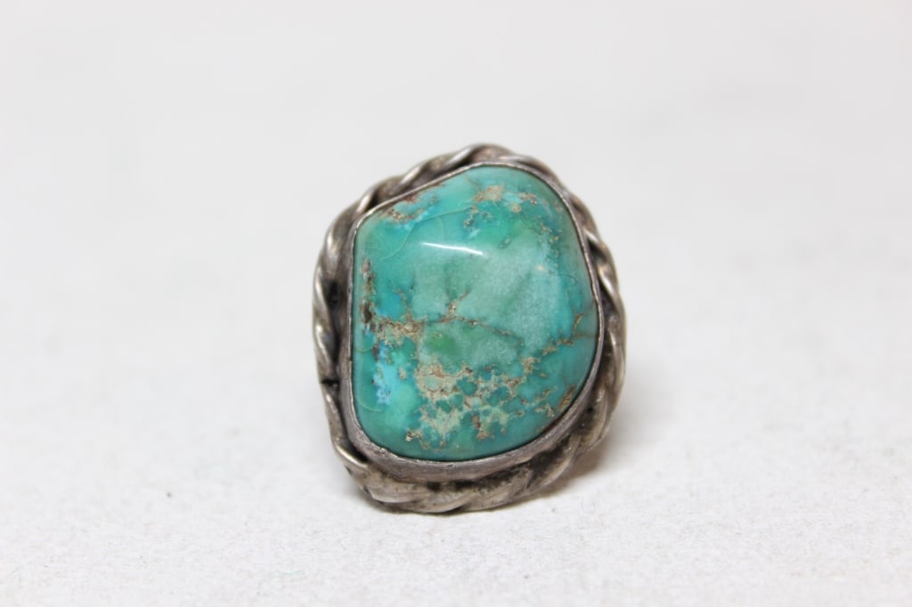 Native American Southwestern Turquoise Ring (1 of 5)