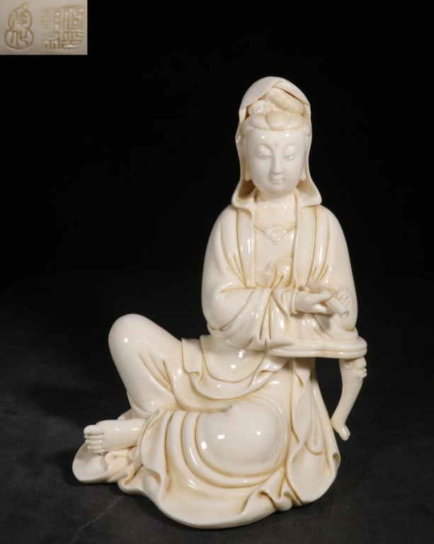 Chinese Blanc De Guanyin Statue: Dimension: