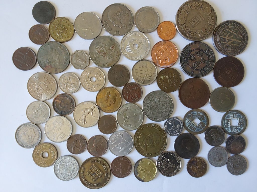 Lots of Worldwide Coins (1 of 8)