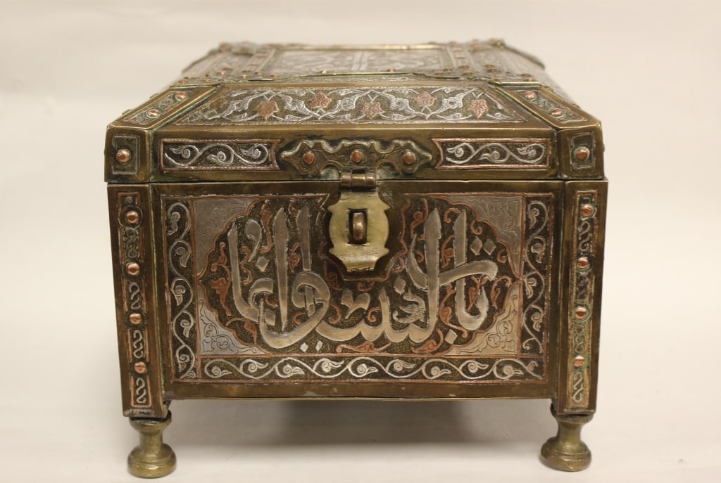 Antique Syrian or Damascene brass box: Dimension : 7 1/2"x 7 1/2"x 6 1/2"H