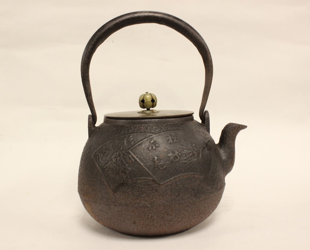 Japanese Tetsubin (cast iron tea kettle) (1 of 6)
