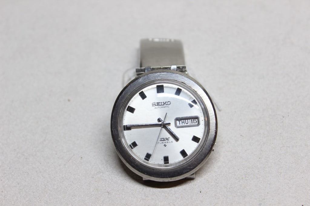 vintage Seiko DX (Deluxe) Automatic Watch (1 of 7)