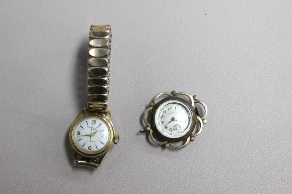 Two vintage ladies' timepieces: two vintage ladies' timepieces, likely dating from the 1940s to the 1960s. Gruen Veri-Thin Wristwatch :The dial is marked "Gruen Veri-Thin" and "17 Jewels". The "Veri-Thin" line was one of Gruen's