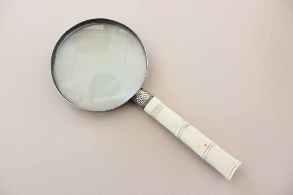 Vintage Handheld Magnifying Glass w Bone Handle: The handle is designed with raised structural ridges that mimic the look of natural bamboo segments. Dimension: 9"L.