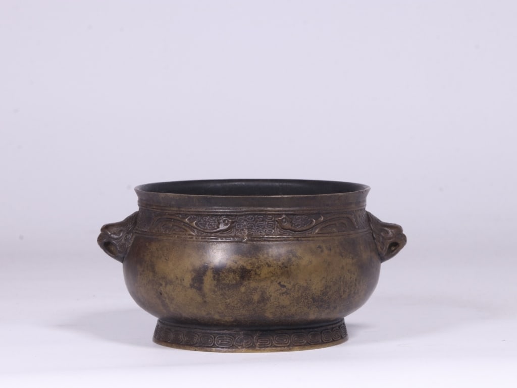 Chinese bronze two-handled incense burner: Dimension : 7.2m H x 14cm W ,weight 555gram. Flanking the sides are two low-profile handles cast in the shape of animal heads (shushou), modeled after ancient mythical beasts or stylized rams.