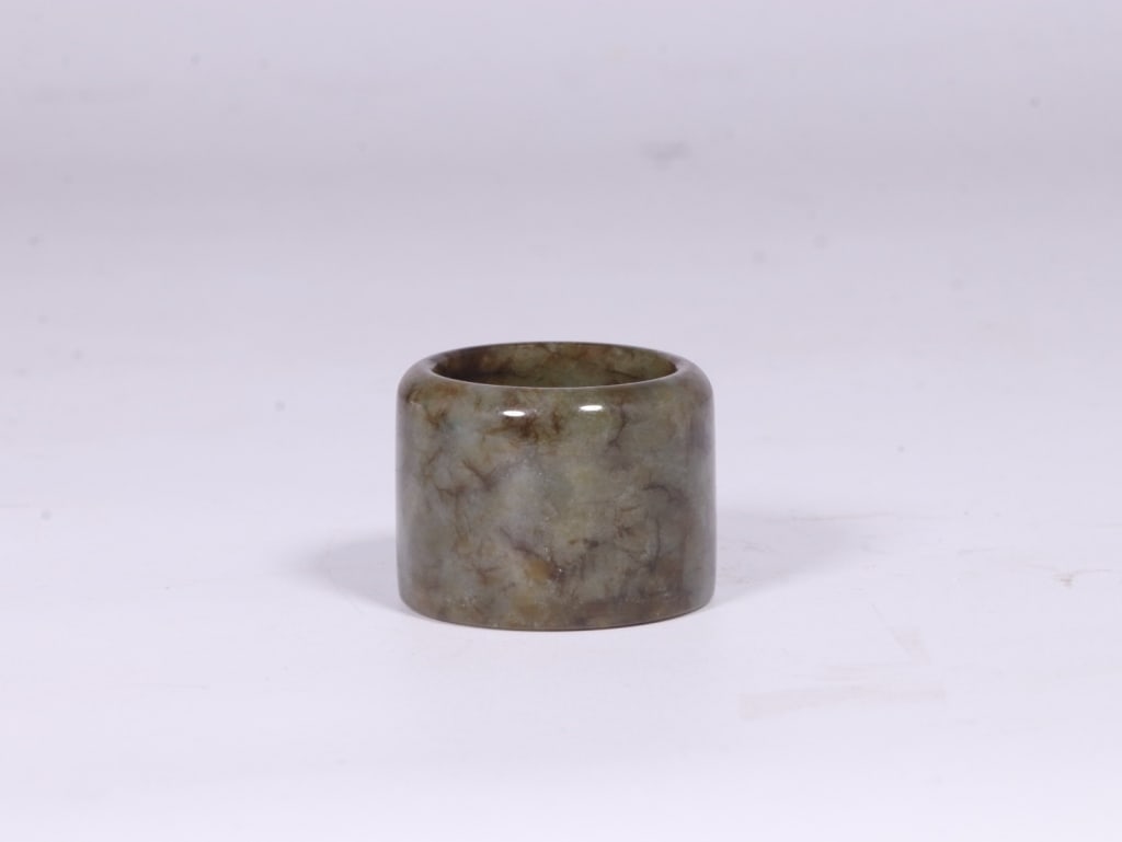 Chinese Jade Thumb Ring: Chinese Jade Thumb Ring . Dimension : 3.5 w x 2.5 x 2.6cm,weight is 34gram.