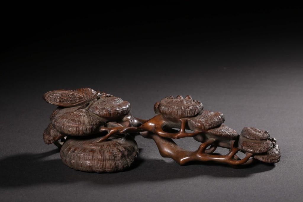 Chinese Huangyang Wood Carved scholar's desk orna: Chinese Huangyang Wood Carved scholar's desk ornament Dimension: 15.5cm L x 6.7cm w x 5cm ,weight is 91gram.