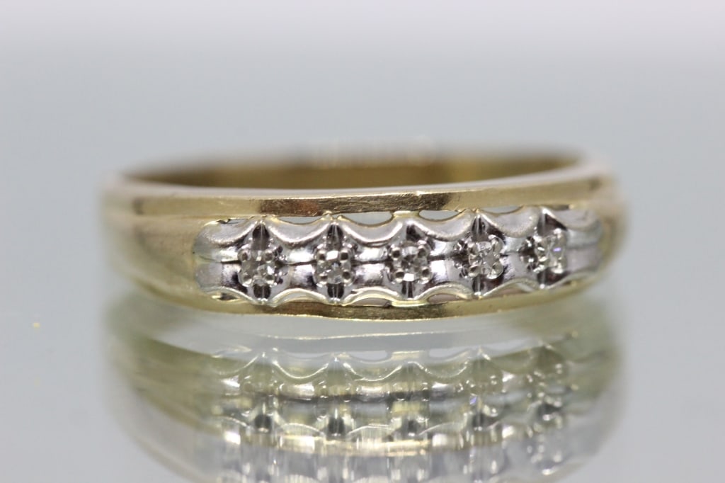 vintage 14K Gold and Diamond Band/Anniversary Ring: Dimension:4gram. The central white gold section is set with five round-cut diamonds. These diamonds are set in a scalloped or channel-like setting, which provides security and a smooth, elegant