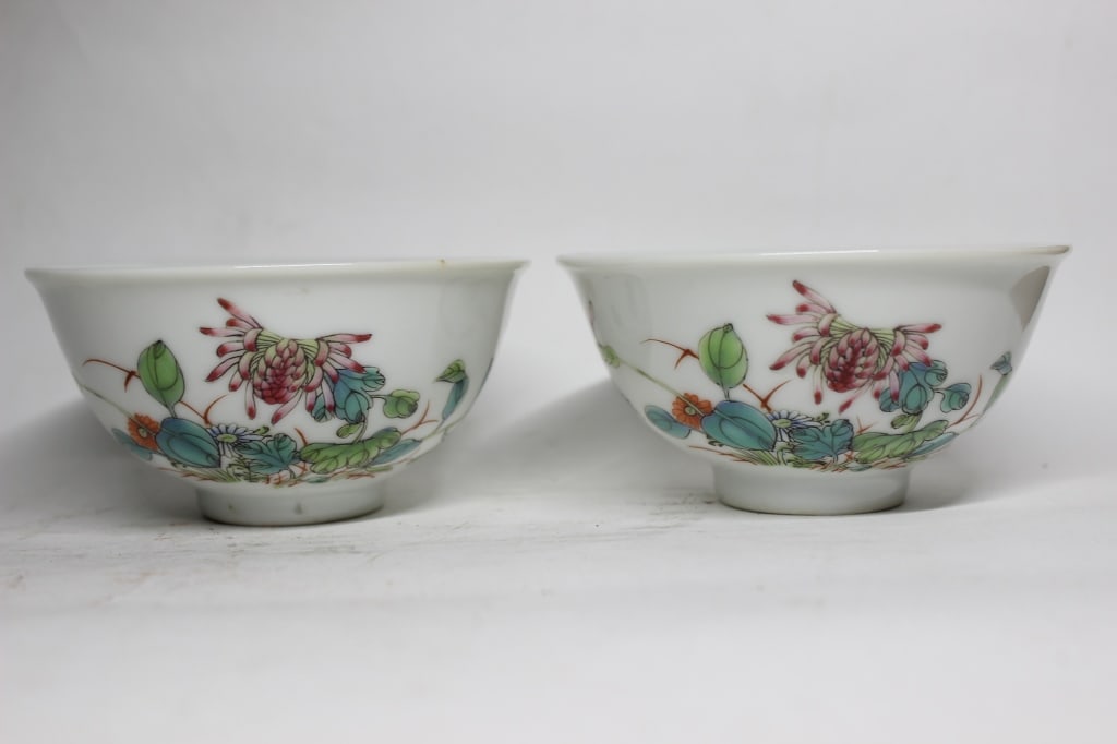 Pair of Chinese Famille Rose Porcelain Bowls,Mark (1 of 6)