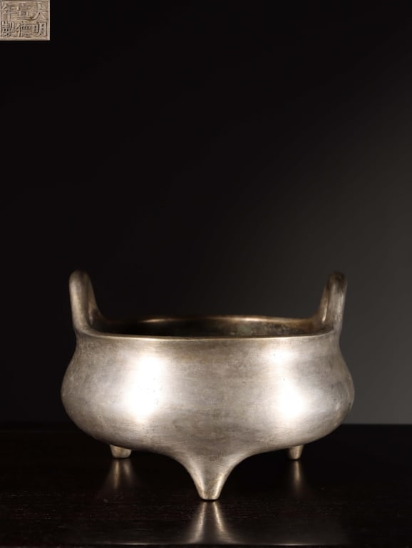Chinese Bronze incense Burner,Mark: Dimension : 9.2cm H x 13.5cm L .Weight is 1072gram. It features a compressed globular body that smoothly transitions into three short, tapered conical feet (tripod base), with two upright loop