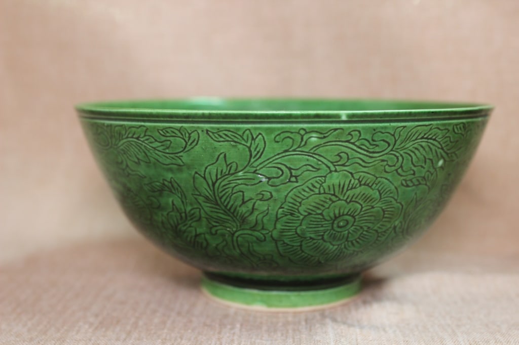 Chinese green-glazed monochrome porcelain Bowl (1 of 6)